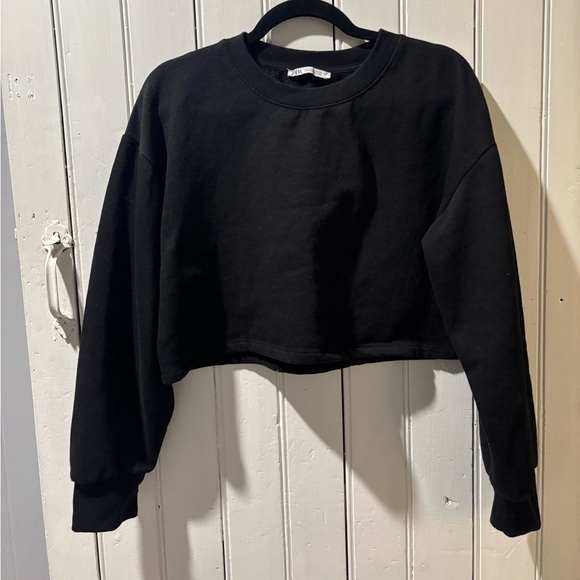 Zara Sweaters - Black Zara Cropped Sweater